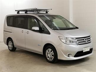 2015 Nissan Serena - Thumbnail