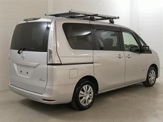 2015 Nissan Serena - Thumbnail