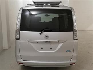 2015 Nissan Serena - Thumbnail