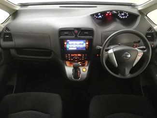 2015 Nissan Serena - Thumbnail