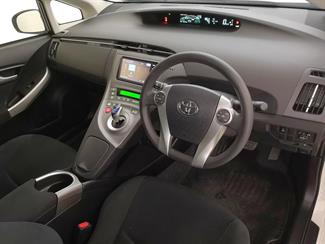 2016 Toyota Prius - Thumbnail