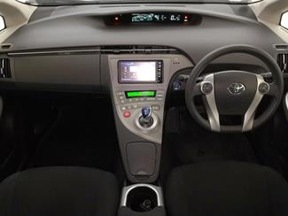 2016 Toyota Prius - Thumbnail