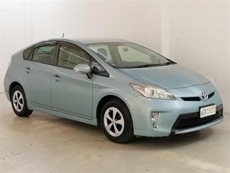 2013 Toyota Prius - Thumbnail