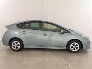 2013 Toyota Prius - Thumbnail