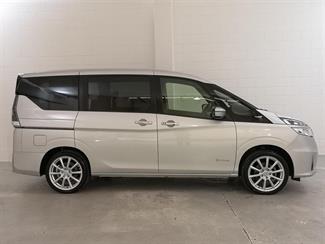 2018 Nissan Serena - Thumbnail