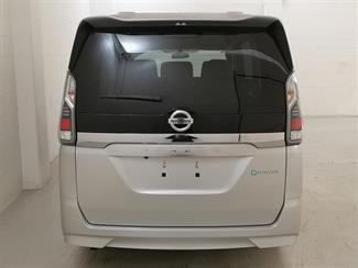 2018 Nissan Serena - Thumbnail