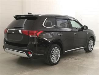 2019 Mitsubishi Outlander - Thumbnail