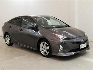 2016 Toyota Prius - Thumbnail