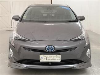 2016 Toyota Prius - Thumbnail