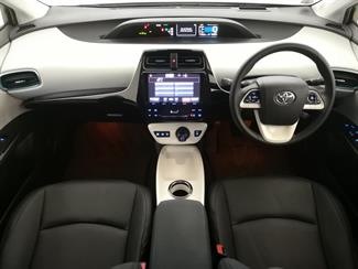 2016 Toyota Prius - Thumbnail