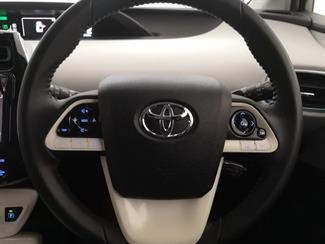 2016 Toyota Prius - Thumbnail