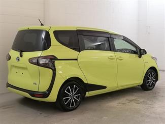 2016 Toyota Sienta - Thumbnail