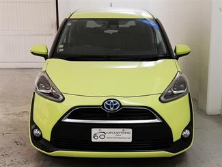 2016 Toyota Sienta - Thumbnail