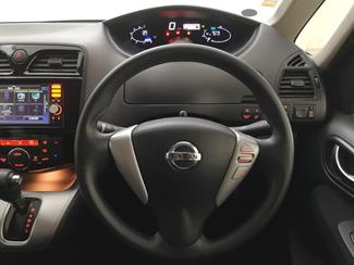 2015 Nissan Serena - Thumbnail