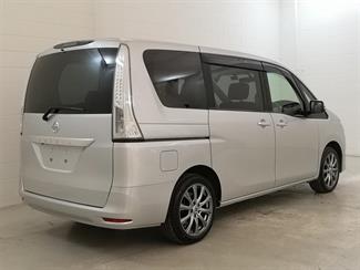 2015 Nissan Serena - Thumbnail