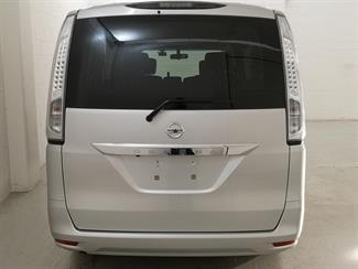 2015 Nissan Serena - Thumbnail