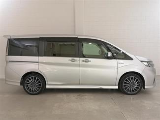 2017 Honda Step Wagon - Thumbnail