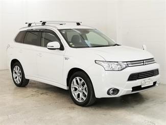 2015 Mitsubishi Outlander - Thumbnail