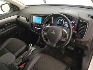 2015 Mitsubishi Outlander - Thumbnail