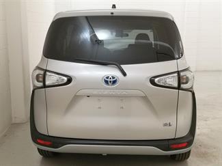 2016 Toyota Sienta - Thumbnail