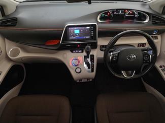 2016 Toyota Sienta - Thumbnail