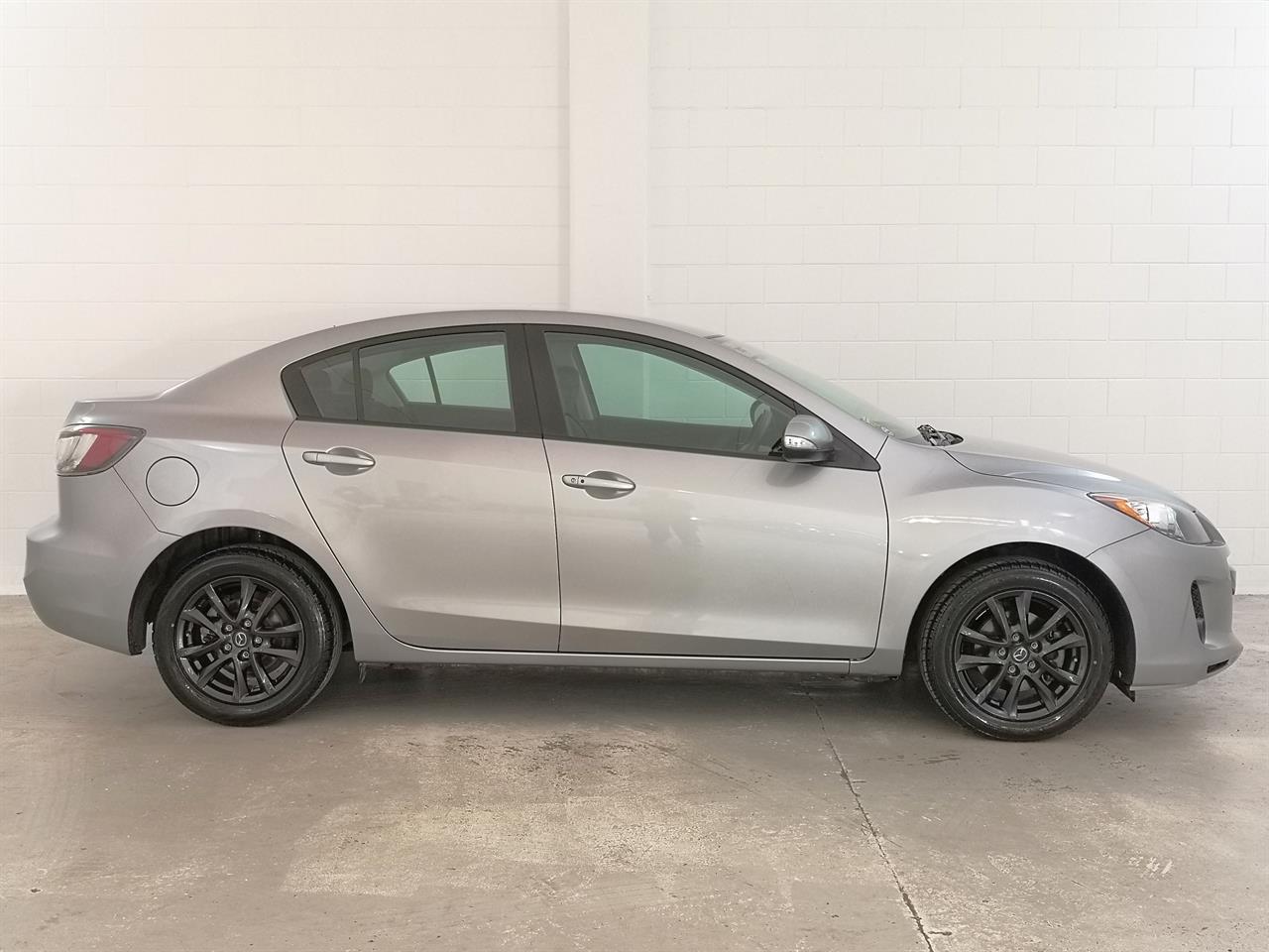 2013 Mazda Axela