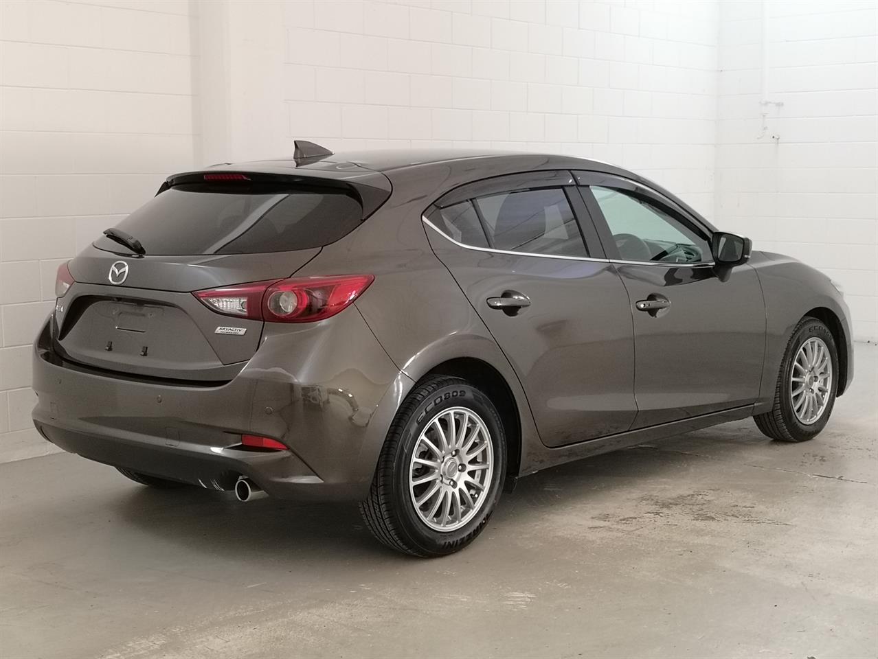 2017 Mazda Axela