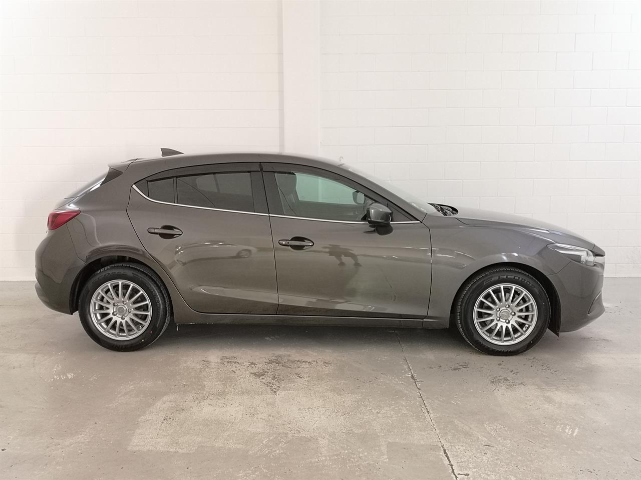 2017 Mazda Axela