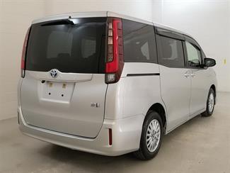 2016 Toyota Noah - Thumbnail