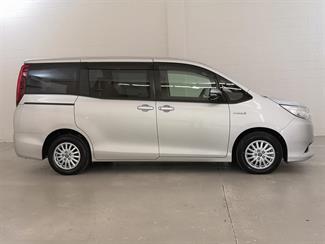 2016 Toyota Noah - Thumbnail