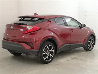 2017 Toyota C-HR - Thumbnail