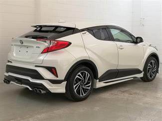 2020 Toyota C-HR - Thumbnail