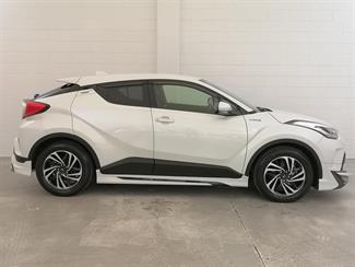 2020 Toyota C-HR - Thumbnail