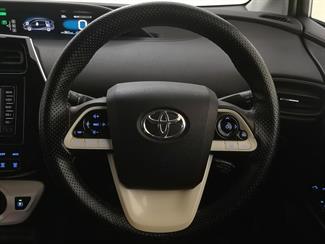 2016 Toyota Prius - Thumbnail