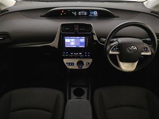 2016 Toyota Prius - Thumbnail