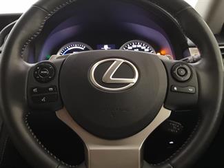 2013 Lexus IS 300H - Thumbnail