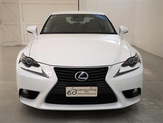 2013 Lexus IS 300H - Thumbnail