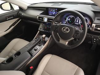 2013 Lexus IS 300H - Thumbnail