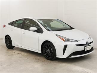 2020 Toyota Prius - Thumbnail