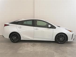 2020 Toyota Prius - Thumbnail