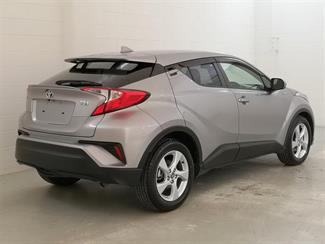 2017 Toyota C-HR - Thumbnail