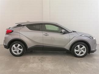 2017 Toyota C-HR - Thumbnail