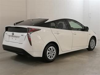 2018 Toyota Prius - Thumbnail