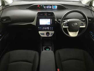 2018 Toyota Prius - Thumbnail