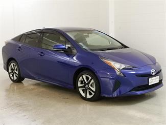 2018 Toyota Prius - Thumbnail