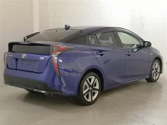 2018 Toyota Prius - Thumbnail