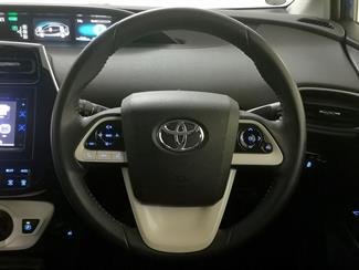 2018 Toyota Prius - Thumbnail