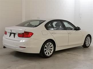 2012 BMW 320i - Thumbnail