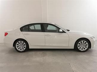 2012 BMW 320i - Thumbnail