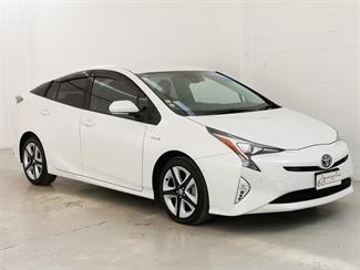 2018 Toyota Prius - Thumbnail